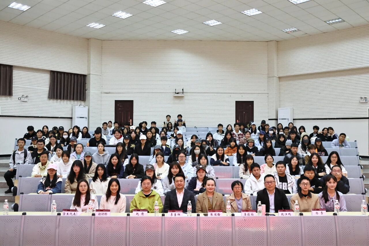 云南工商学院大健康学院2025级护理专科英才班开班仪式顺利举行